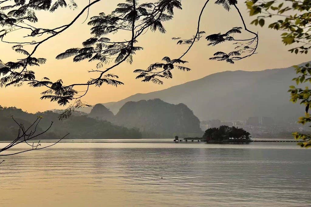 Xinghu Lake Boat Trip