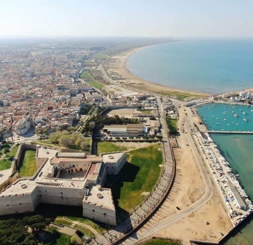 Panoramica castello svevo di Barletta