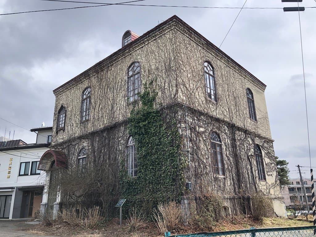 冬だと、ゴシック風の幽霊屋敷の怖さ?(笑)