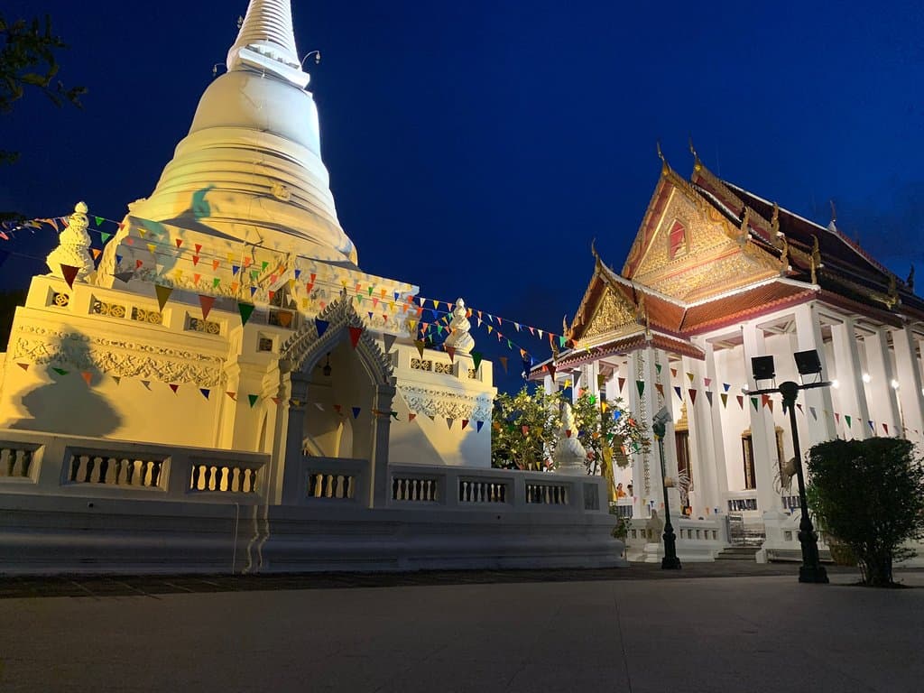 Wat Pathum Wanaram Bangkok