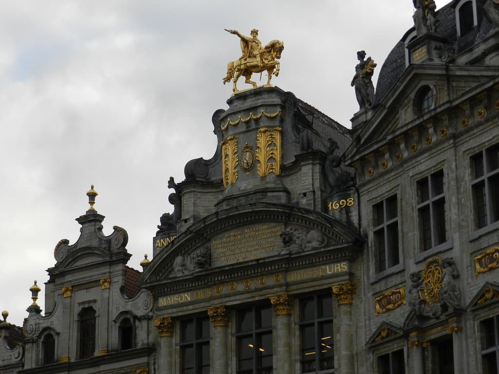 ビール博物館の黄金の騎馬像