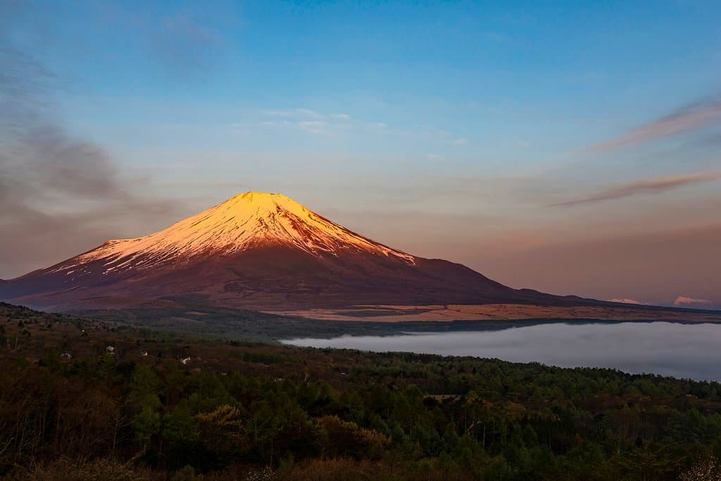 赤富士と山中湖の雲海