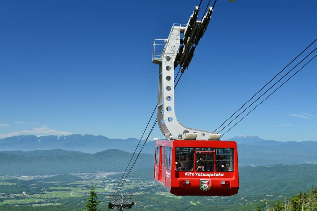北八ヶ岳ロープウェイ 背景は中央アルプスと御嶽山
