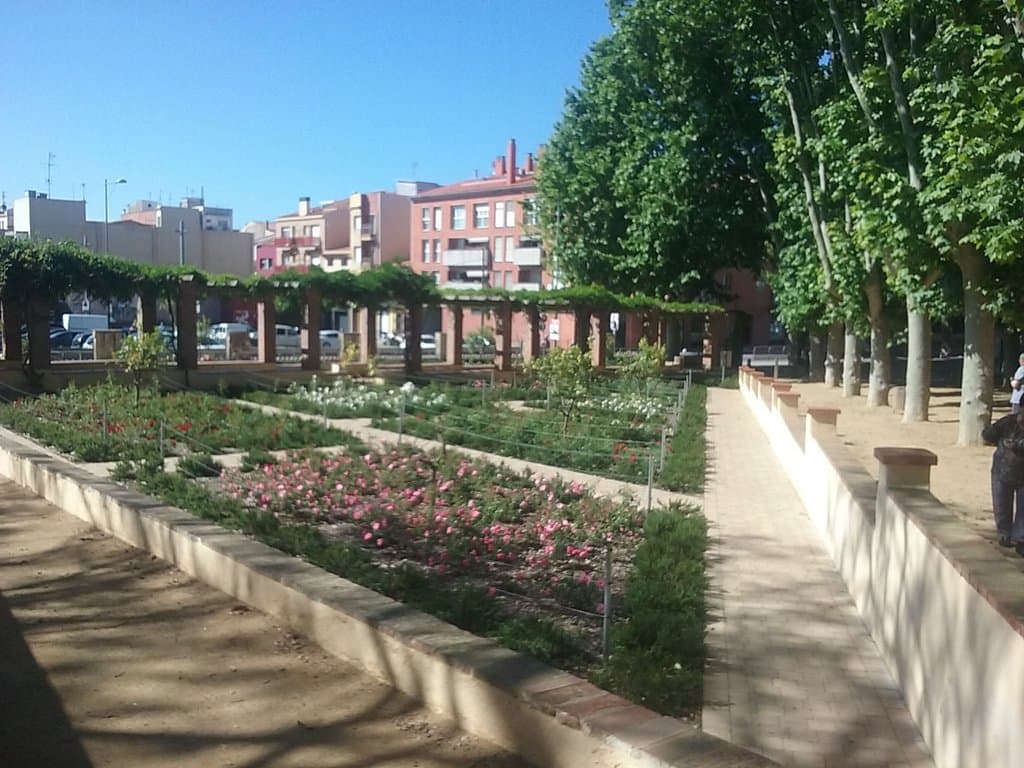 Jardines a la entrada del parc y del refugi.