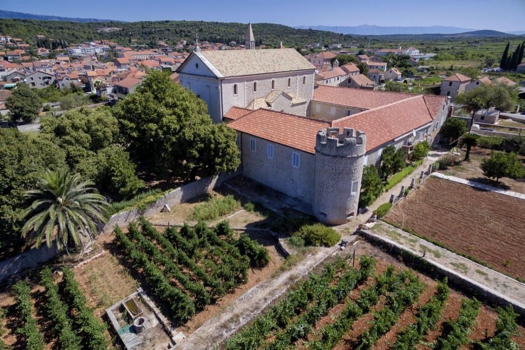 Just behind the old town there is a Dominican monastery with the church of St Peter the Martyr. The monastery was founded in 1482. Petar Hektorović, the great Croatian poet, was burried here, and his words are carved in stone above the church entrance..