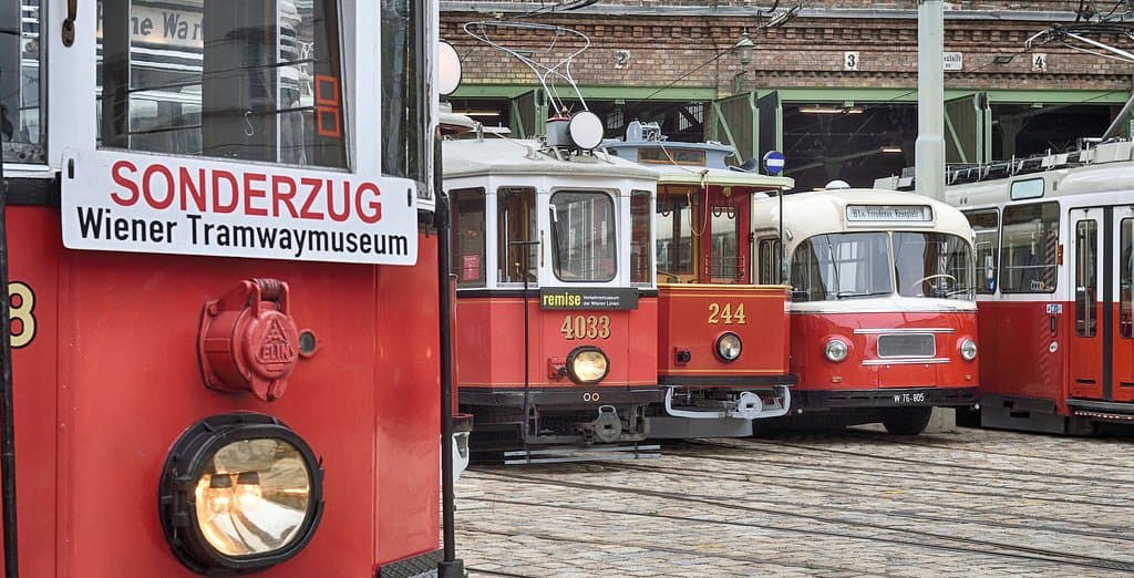 Wir führen Sie und Ihre Gruppe auch gern durch die Ausstellung und bringen Ihnen ganz persönlich die Geschichte der Wiener Öffis näher.