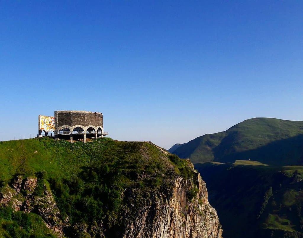FRIENDSHIP MONUMENT IN GUDAURI