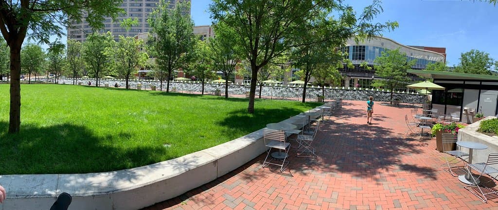 Beautiful park outside the lex-center and home to Rupp arena. Nice place to relax and enjoy the fountain, birds, and a cold beer.