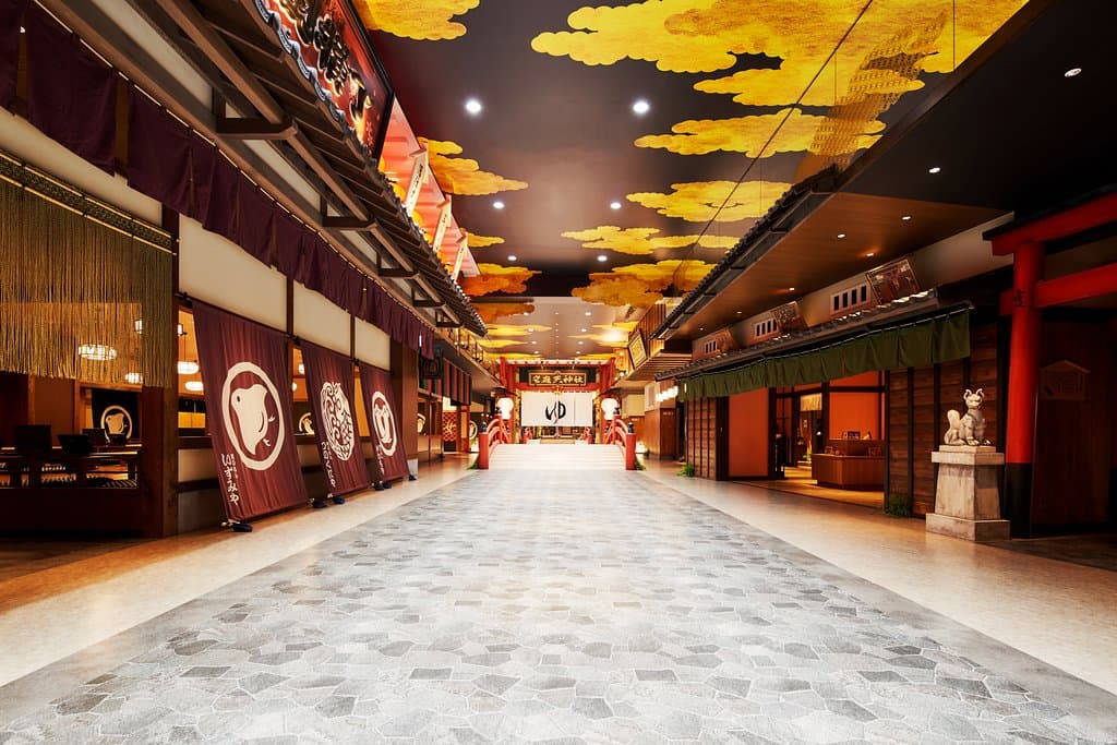 Treat yourself in our shopping area and enjoy a selection of snacks, cosmetic product, sake and souvenirs