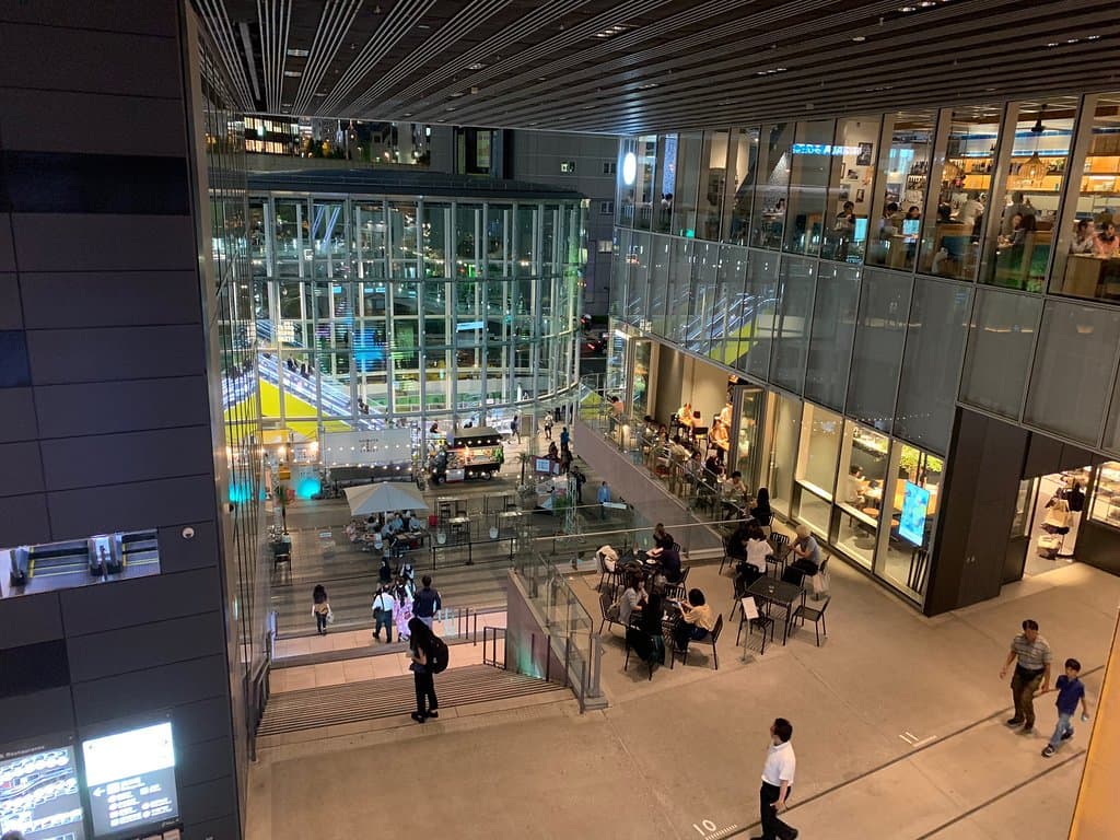 おしゃれな複合ビル