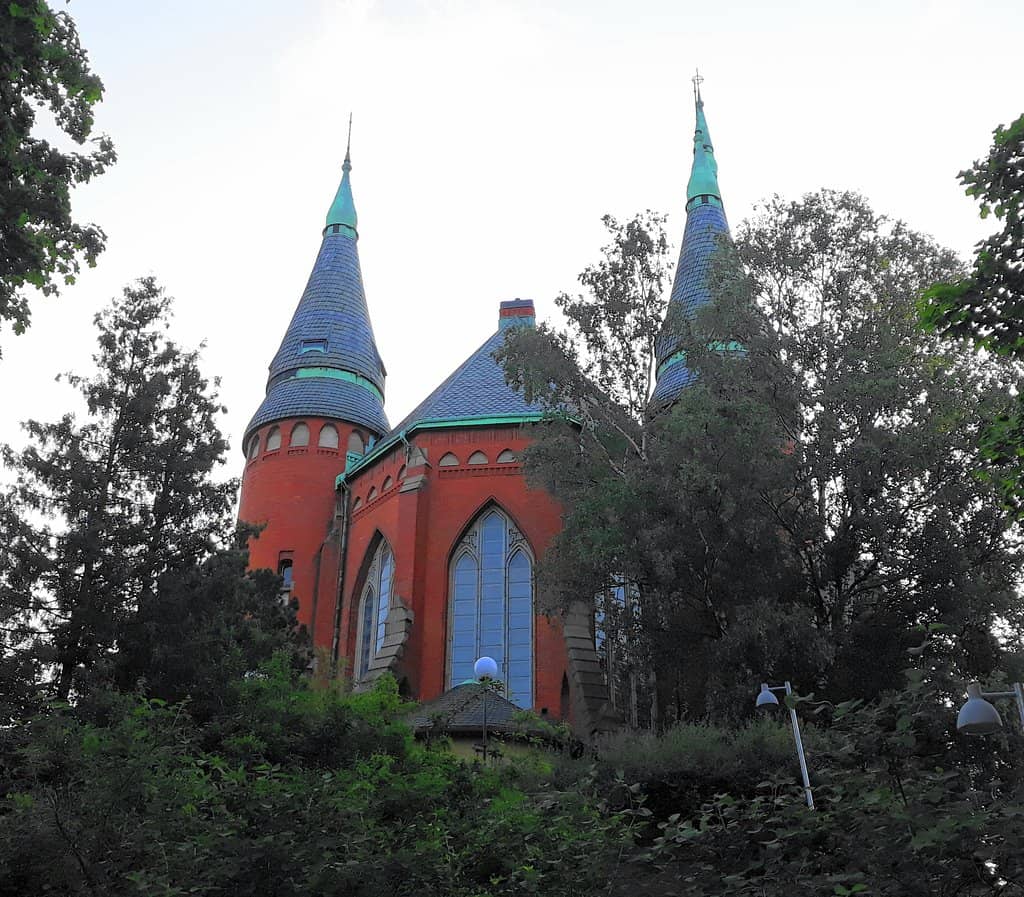 Vaulted Interior Aisles