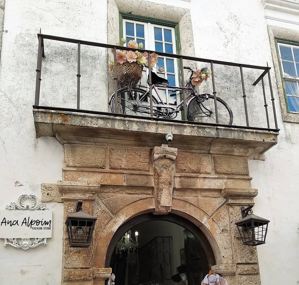 Charming Shops & Boutiques