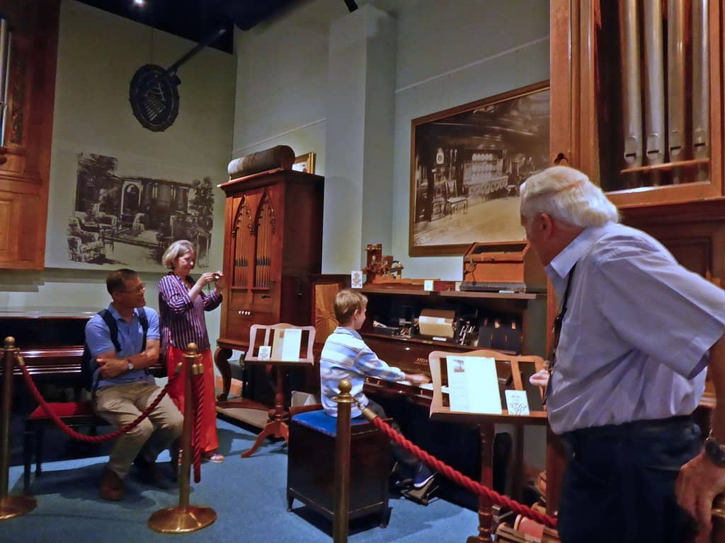 Interactive Musical Automata