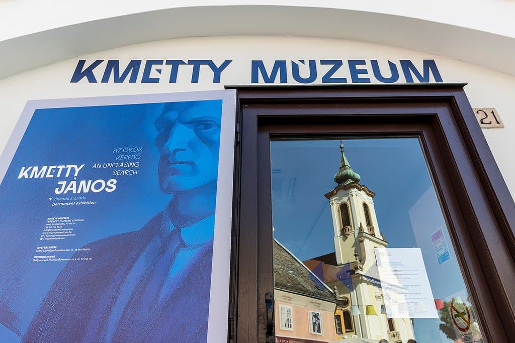 Kmetty Múzeum bejárat