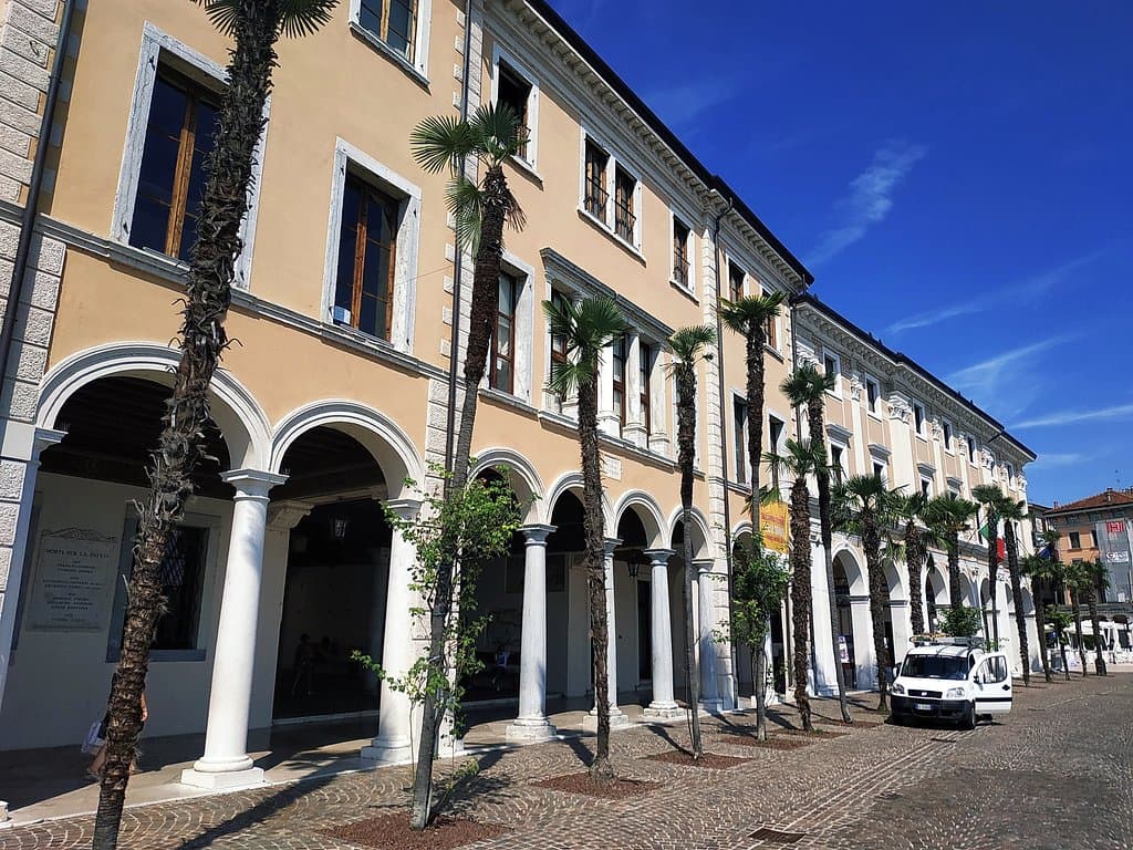 Perspectiva del Palazzo desde el Paseo.