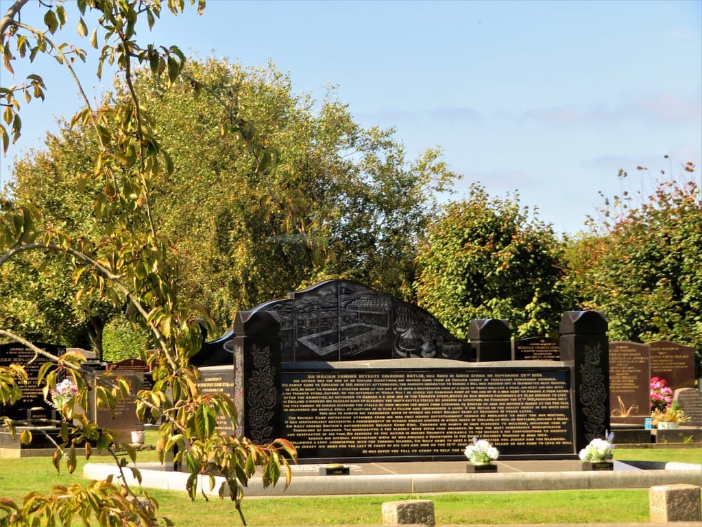 Sir Billy Butlin's Grave in the shape of a four poster bed