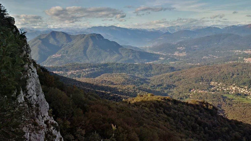 Panorama lato lago di Ghirla.
