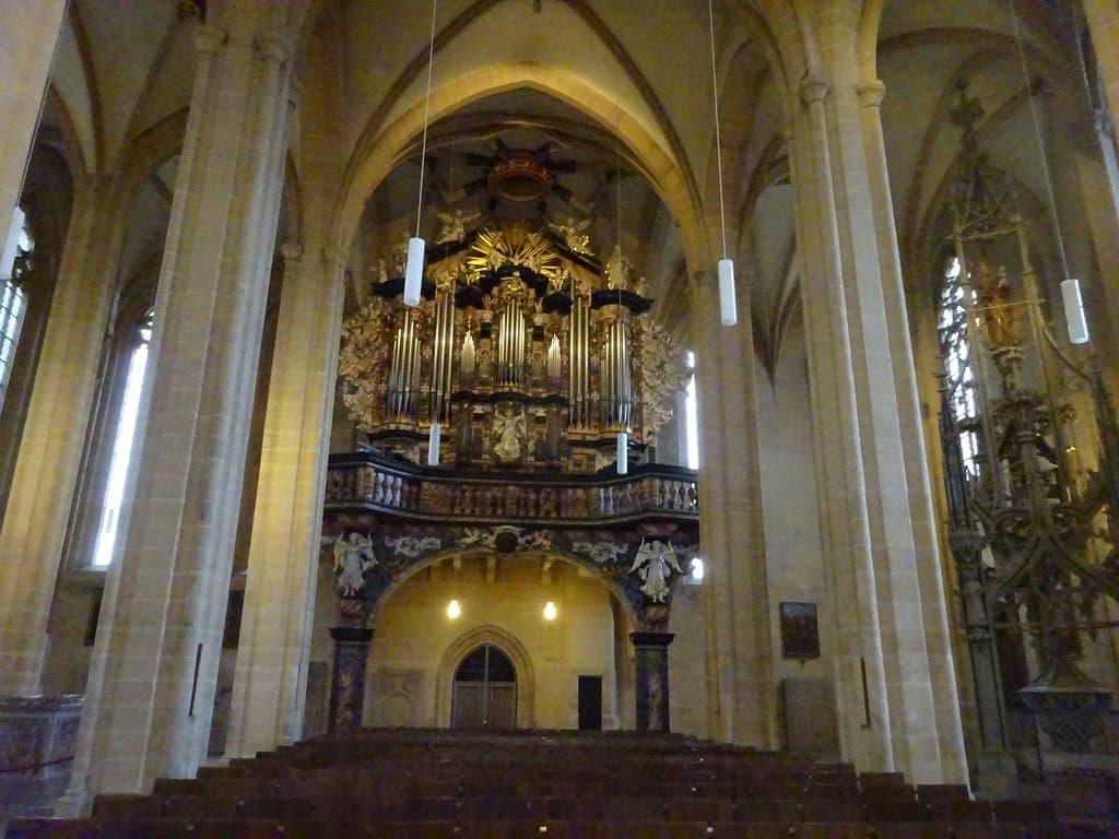 金色のパイプオルガン