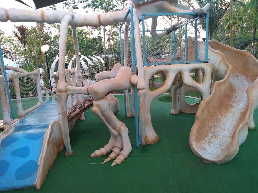 Realistic Dinosaur Replicas