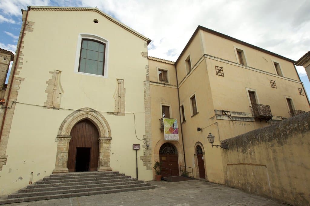 Facciata d'ingresso al Museo dei Brettii e degli Enotri
