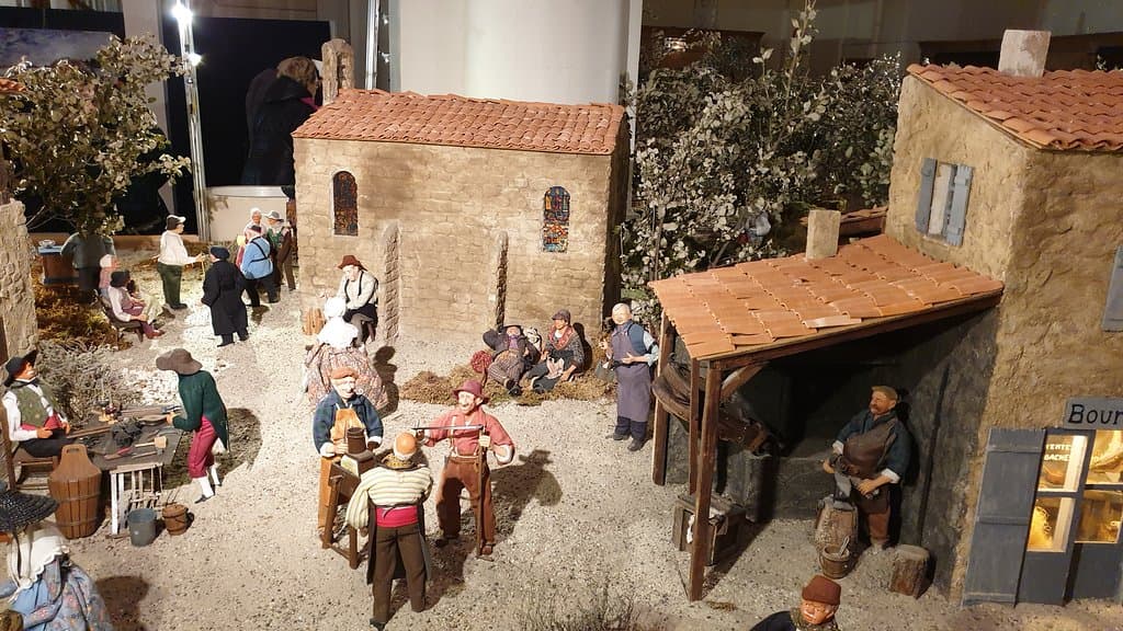 reconstitution de village de la campagne du début de ce siècle
