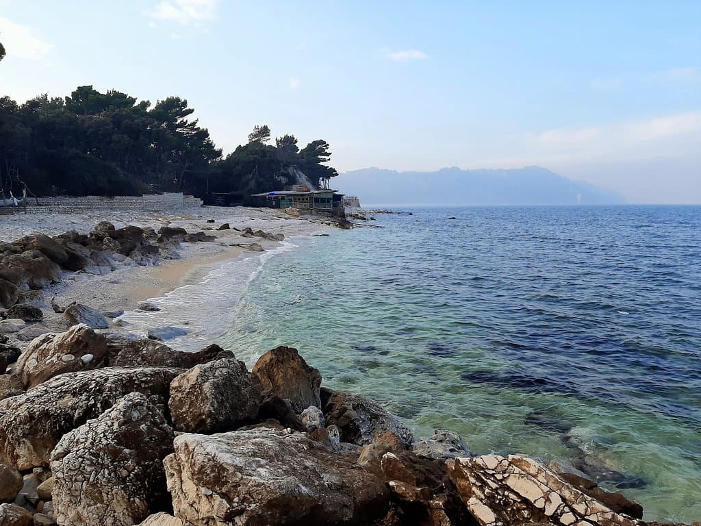 La caletta vicino alla torre