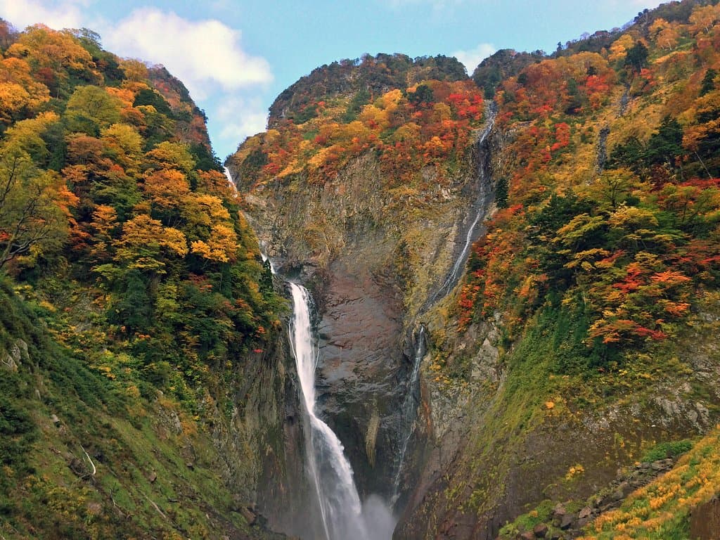 紅葉の称名滝(10月下旬)
