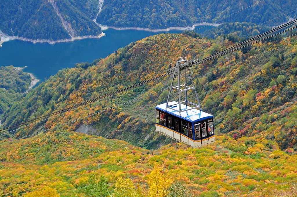 紅葉の立山ロープウェイ(9月下旬~10月上旬)