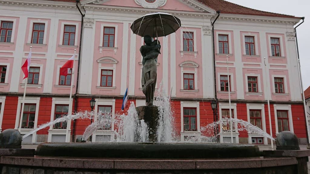 The Kissing Students Fountain