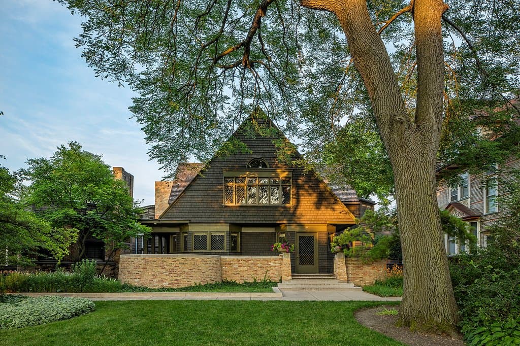 Forest Avenue entrance, Frank Lloyd Wright Home and Studio (Frank Lloyd Wright, 1889/1898), Oak Park, Ill.
Courtesy of Frank Lloyd Wright Trust. Photographer: James Caulfield