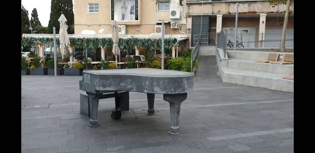 Nostalgic Underground Journey