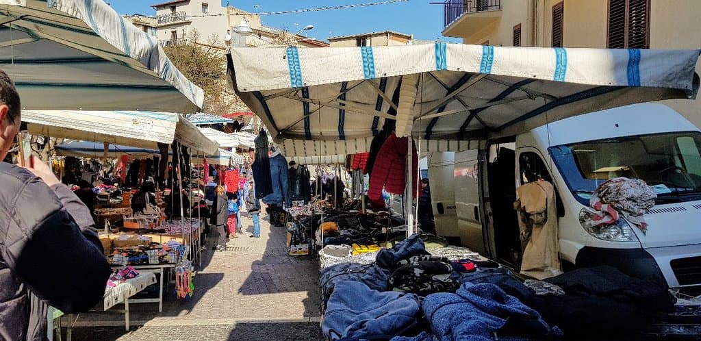 Saturday market in San Giovanni Gemini /Cammarata
