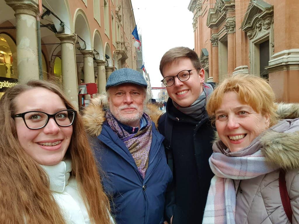 Piazza Maggiore Connection