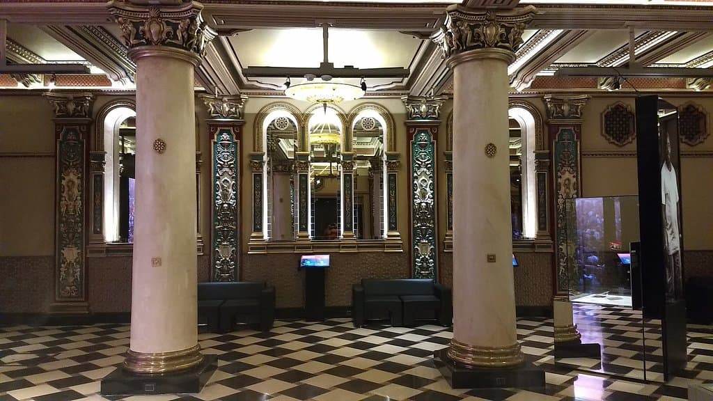 Subsolo restaurado como o belíssimo edifício histórico original.