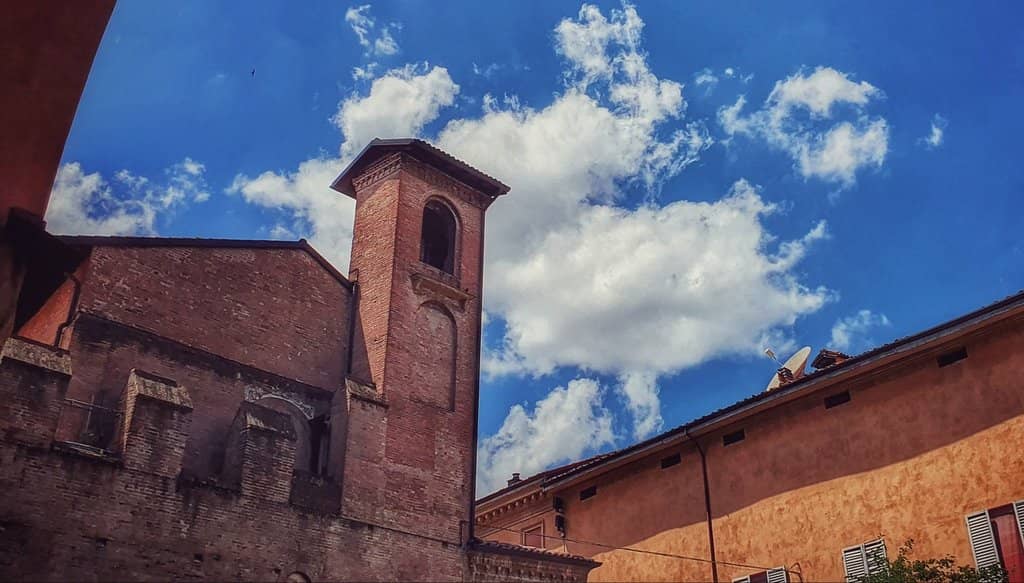 Live Music & Performances