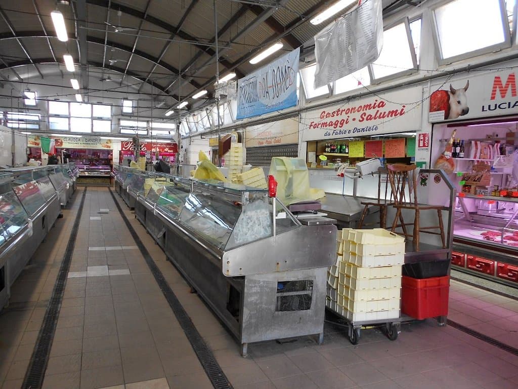 Interno del mercato comunale