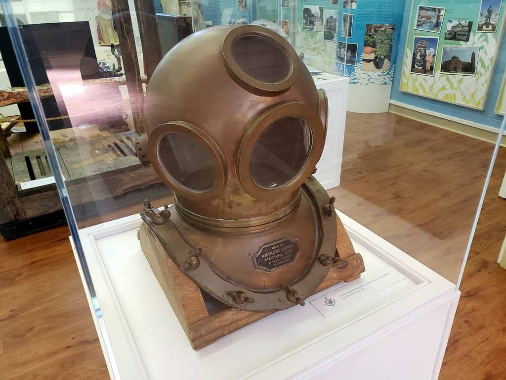 Sponge Diving History