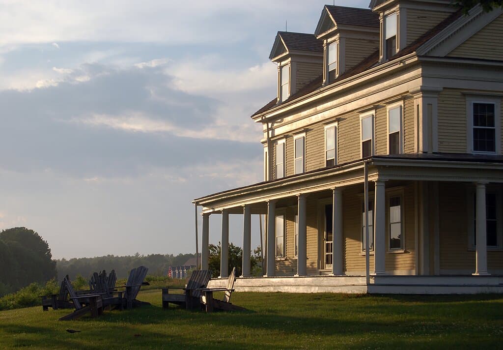 The Laudholm farmhouse dates to about 1820, though it incorporates parts of a house built several decades earlier and was extensively remodeled at the end of the 19th century. It is an anchor of the main campus of the Wells Reserve. The first floor is open to visitors, with exhibits and a gift shop. The second and third floors are reserved for offices.