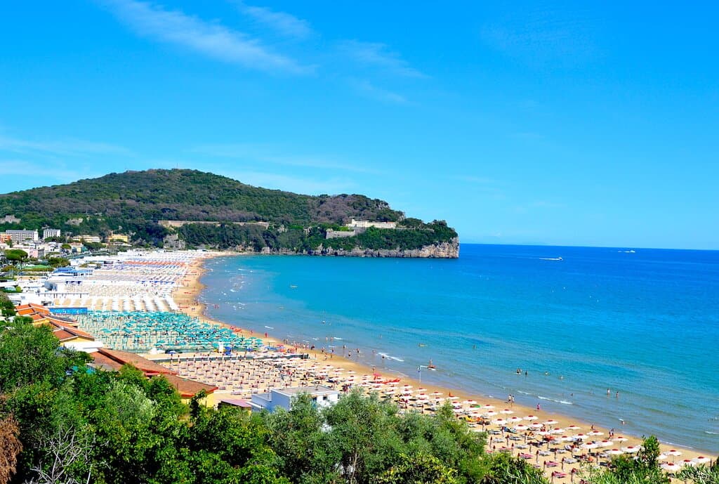 Serapo è la spiaggia principale del Comune di Gaeta e tra le più belle del litorale laziale.