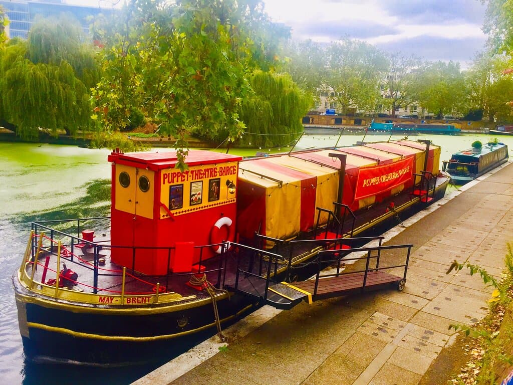 Puppet barge