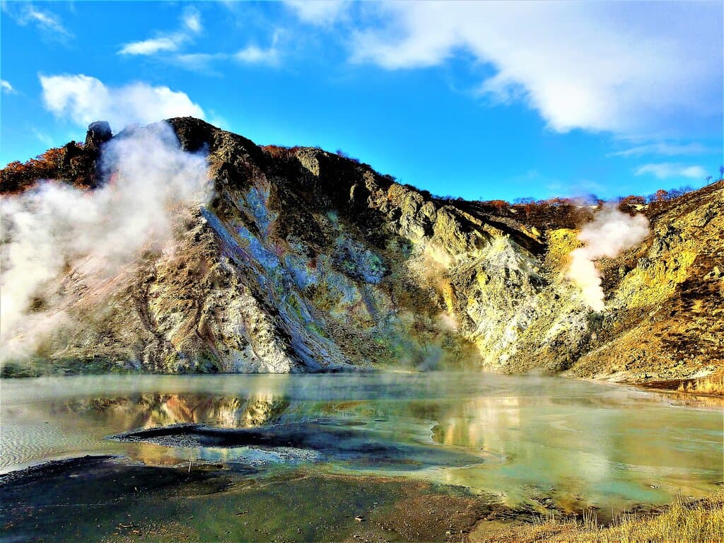 奥の湯~日和山を背景に