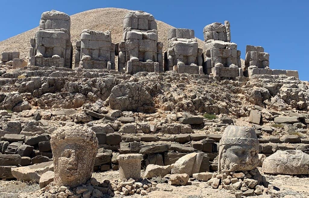 Panoramic Mountain Views