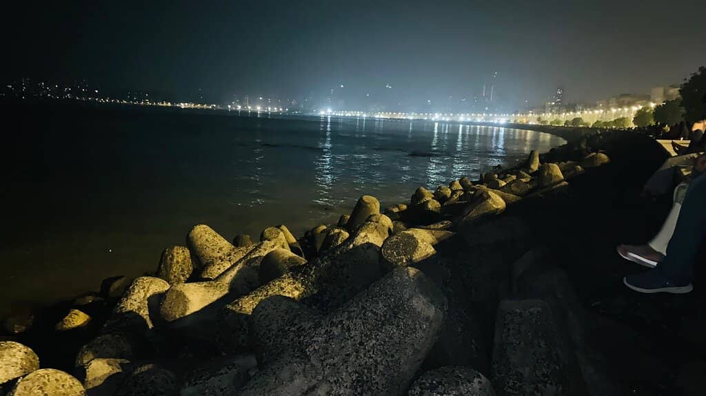 The Queen's Necklace Promenade
