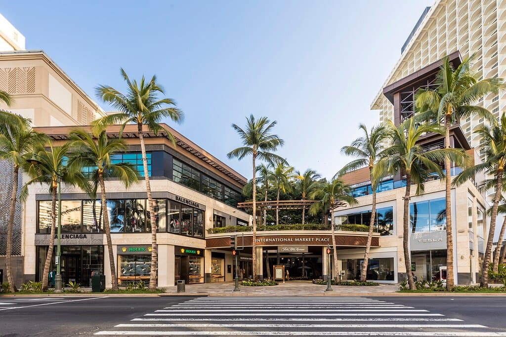 International Market Place Kalakaua Avenue entrance welcomes you to shop, dine and enjoy.