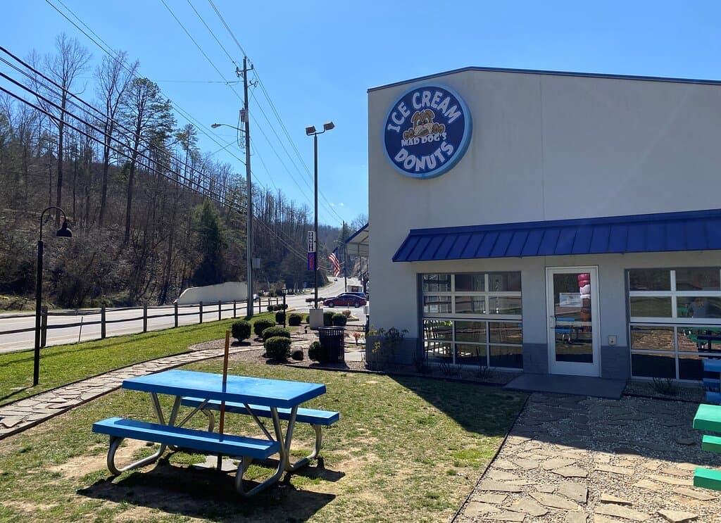 Nice place to get away from the downtown crowds. Outdoor seating is great.