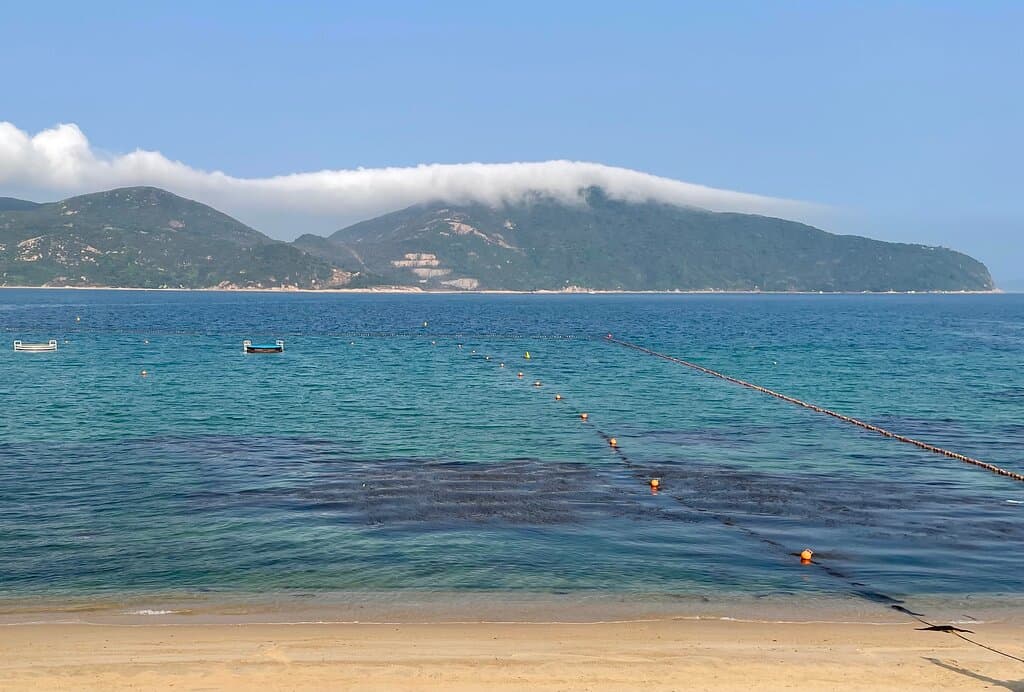 Stanley Main Beach is just 5 minutes walk from the famous Stanley Markets and is normally crowded on weekends.