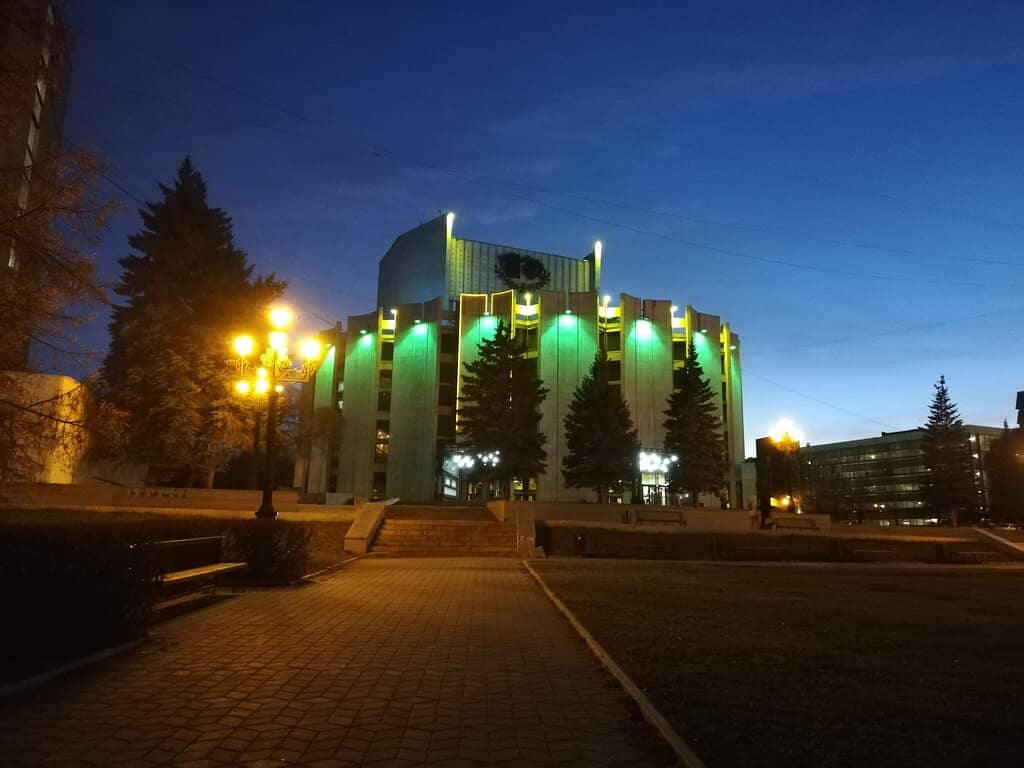 Exterior Lanterns & Sculptures