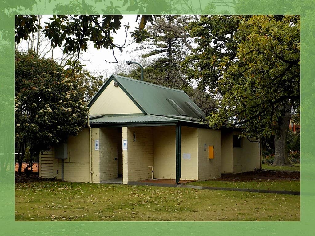 Historic Trees & Plaques