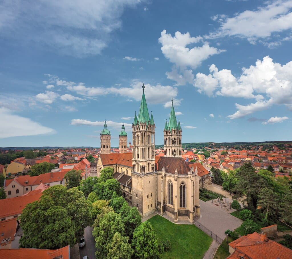 Luftbild der UNESCO-WELTERBESTÄTTE Naumburger Dom.
(c)VereinigteDomstifter Falko Matte