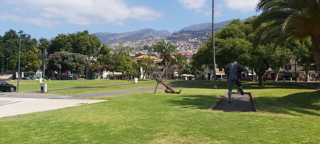 Artistic Sculptures & Displays